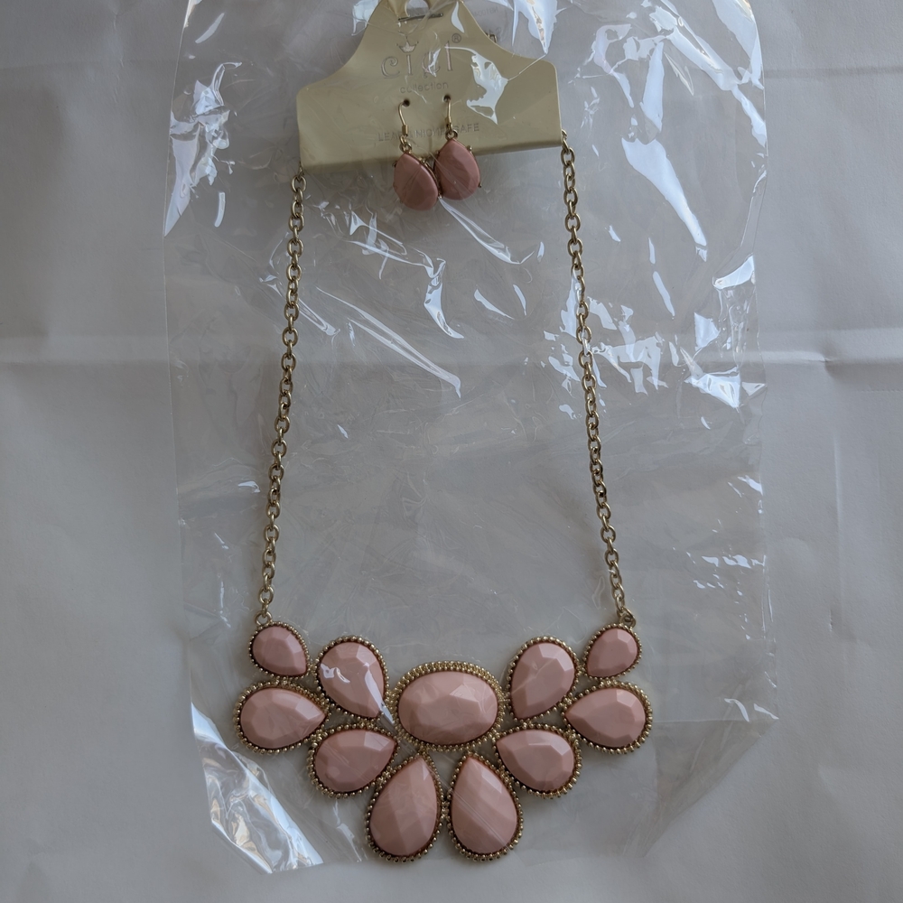Pink and Gold Necklace with Elegant Design